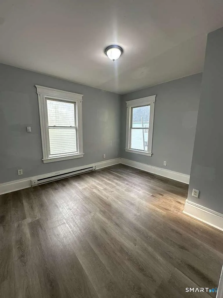 3 bed, 1.0 bath, 1000 sqft, $1,400 — Photo 2