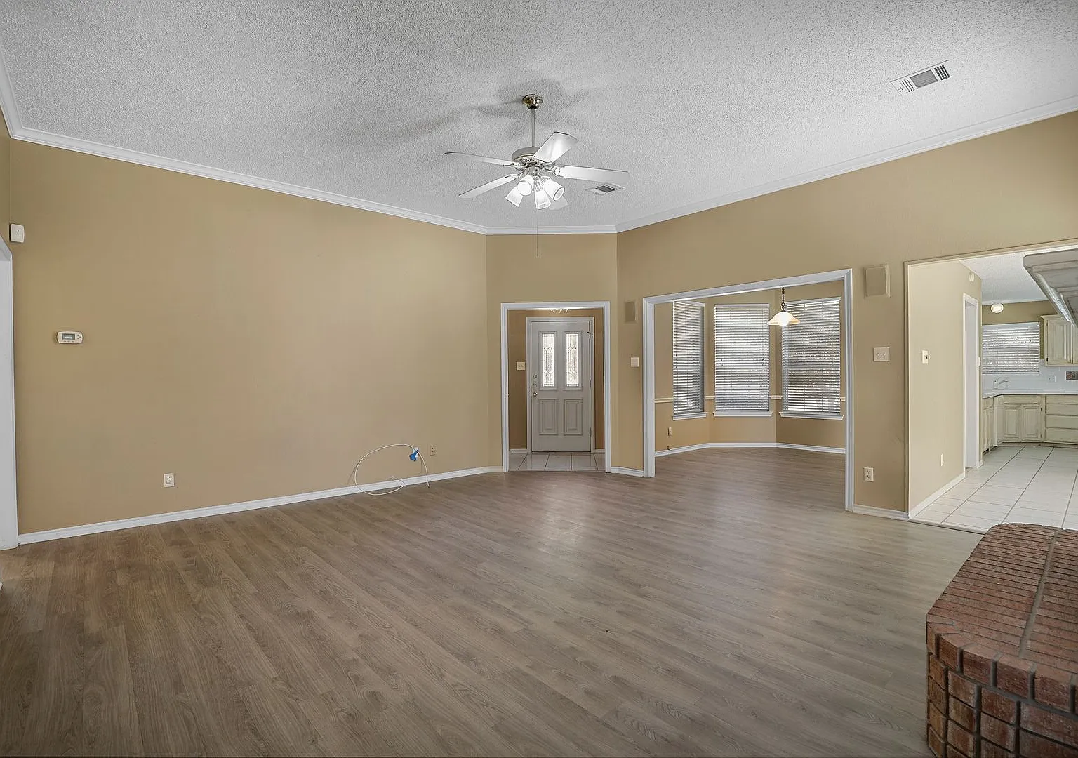 Southlake Living In A 3 Bdrm/2 Bath Home/Close To Lake — Photo 3