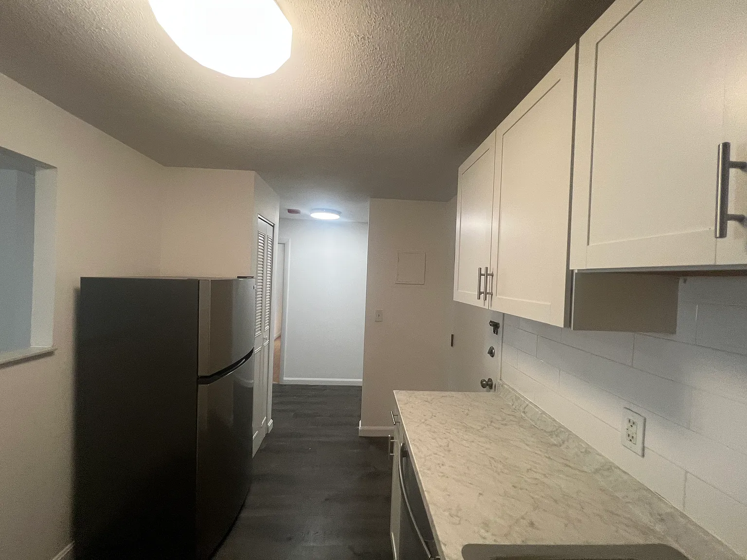 2 bed, 700 sqft, $2,400 — Photo 2