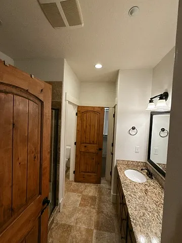Master Bathroom - Entry perspective