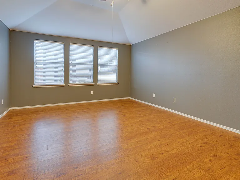 506 Hickory Ln — Photo 22