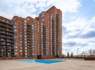 118 Meadowlands Pkwy #118, Secaucus, NJ 07094