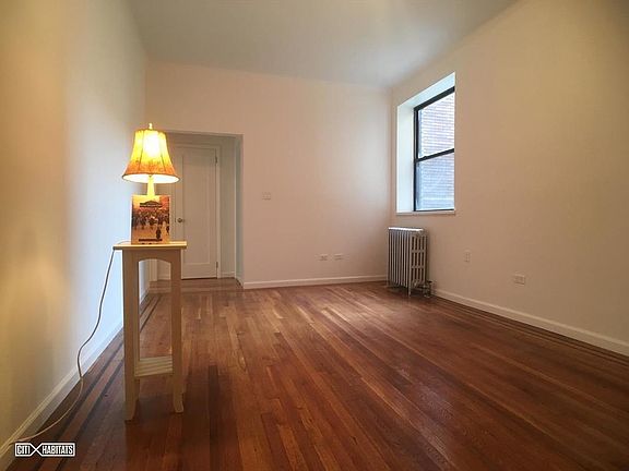 3rd image of 3121 29th St APT 1C