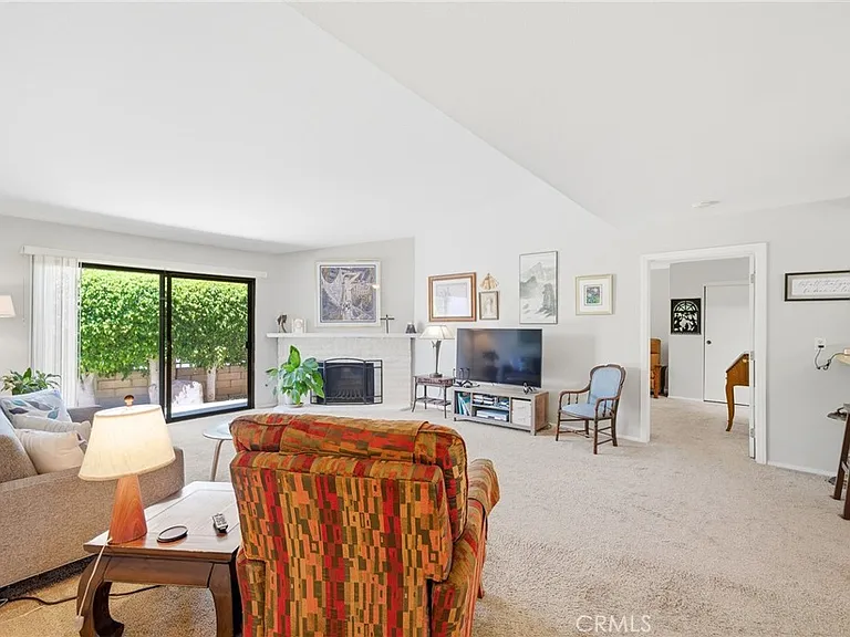 1286 Antigua Cir — Photo 2