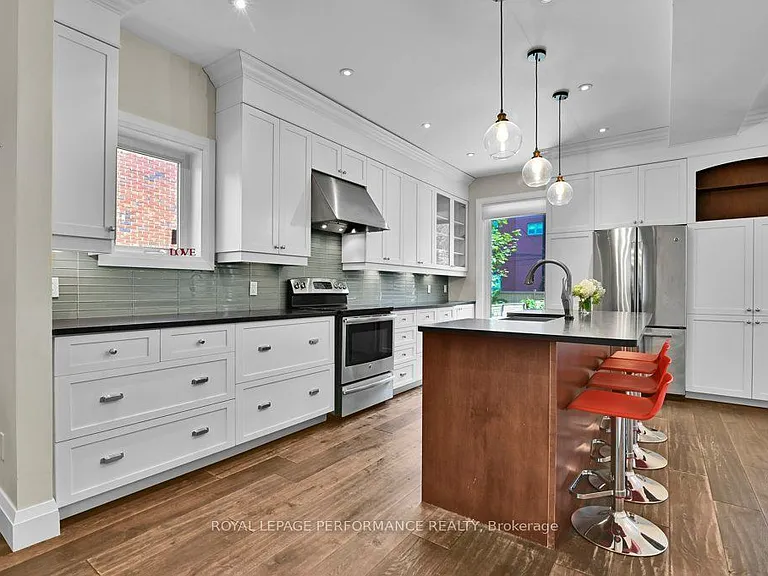 168 Stewart St W — Photo 9