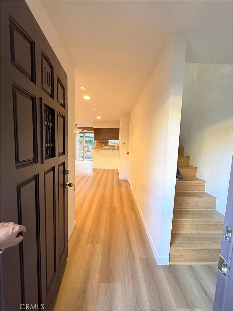 2 bed, 1.5 bath, 904 sqft, $2,495 — Photo 2