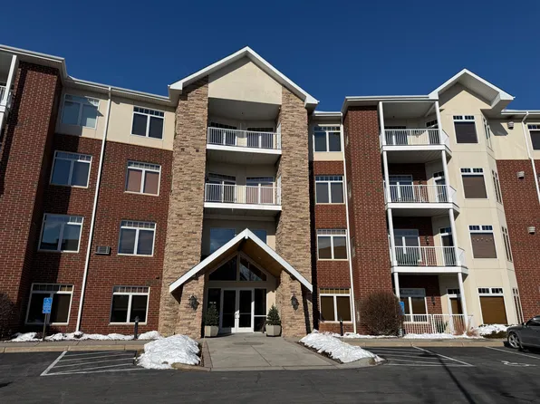 1776 Stieger Lake Ln APT 111, Victoria, MN 55386