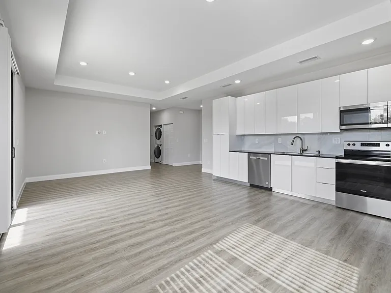 679 Windermere Dr — Photo 6