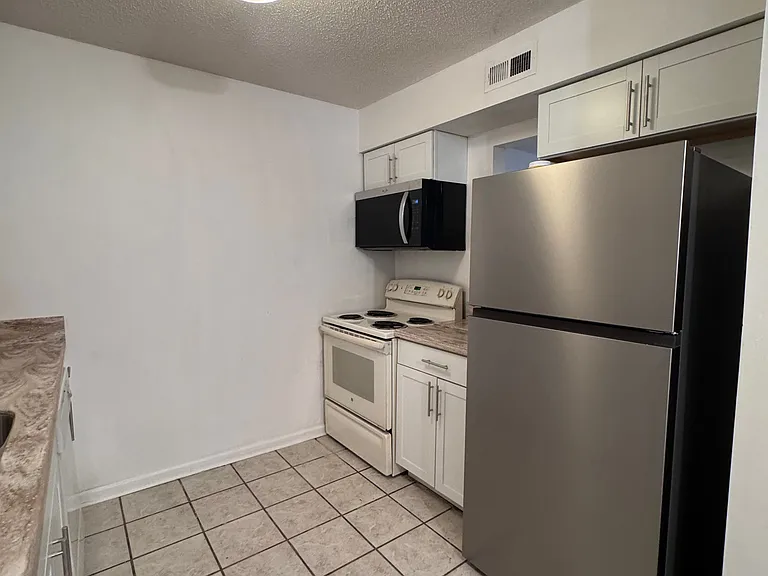 519 Mystic Dr #C — Photo 14