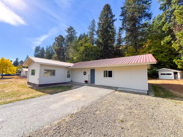 18 Columbia Dr, Kettle Falls, WA 99141