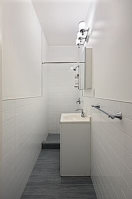 4th image of 164 E 82nd St APT 5