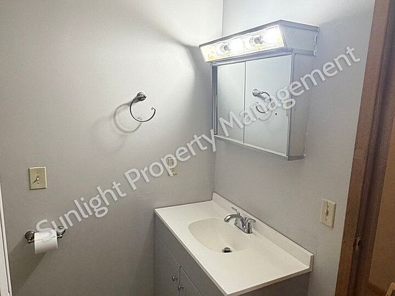 5th image of 404 S 1st Ave