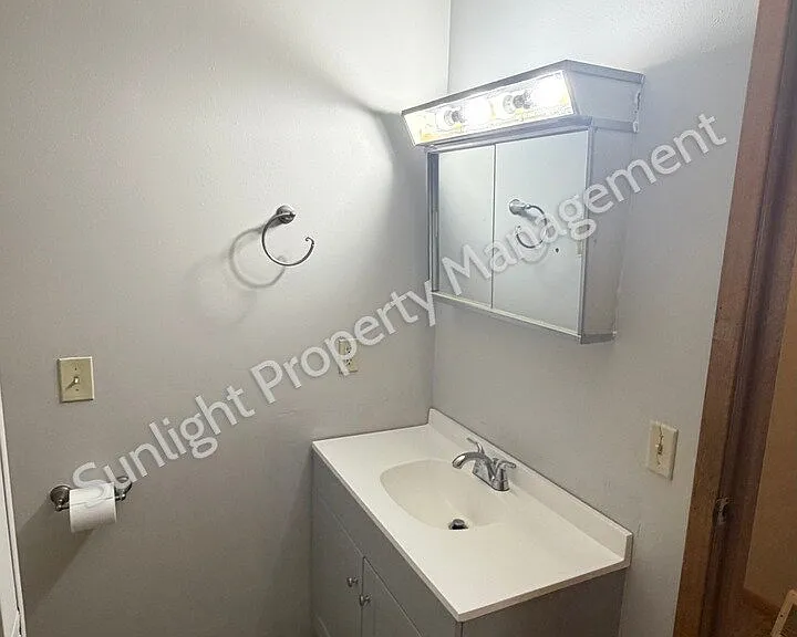 404 S 1st Ave — Photo 5