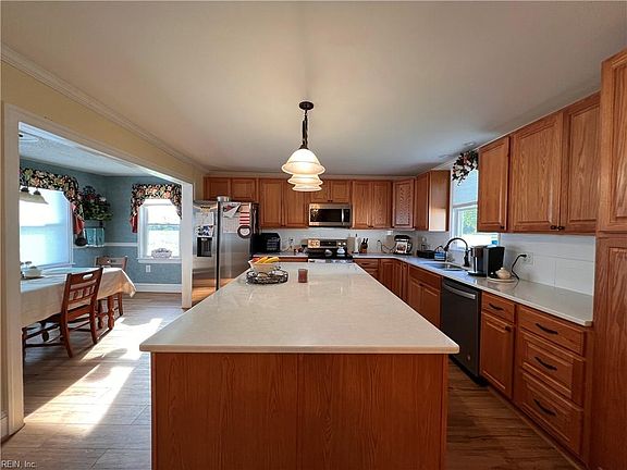 Large kitchen and sunny breakfast nook