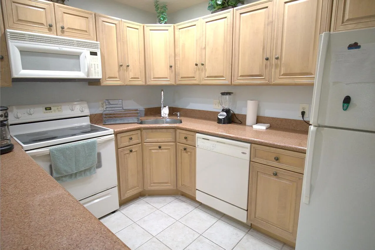 2 bed, 1.5 bath, 935 sqft, $1,700 — Photo 4