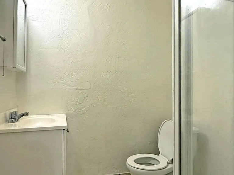 27 & 27 Betty St #A — Photo 5