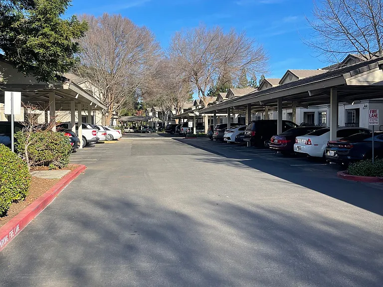 Whispering Oaks — Photo 12