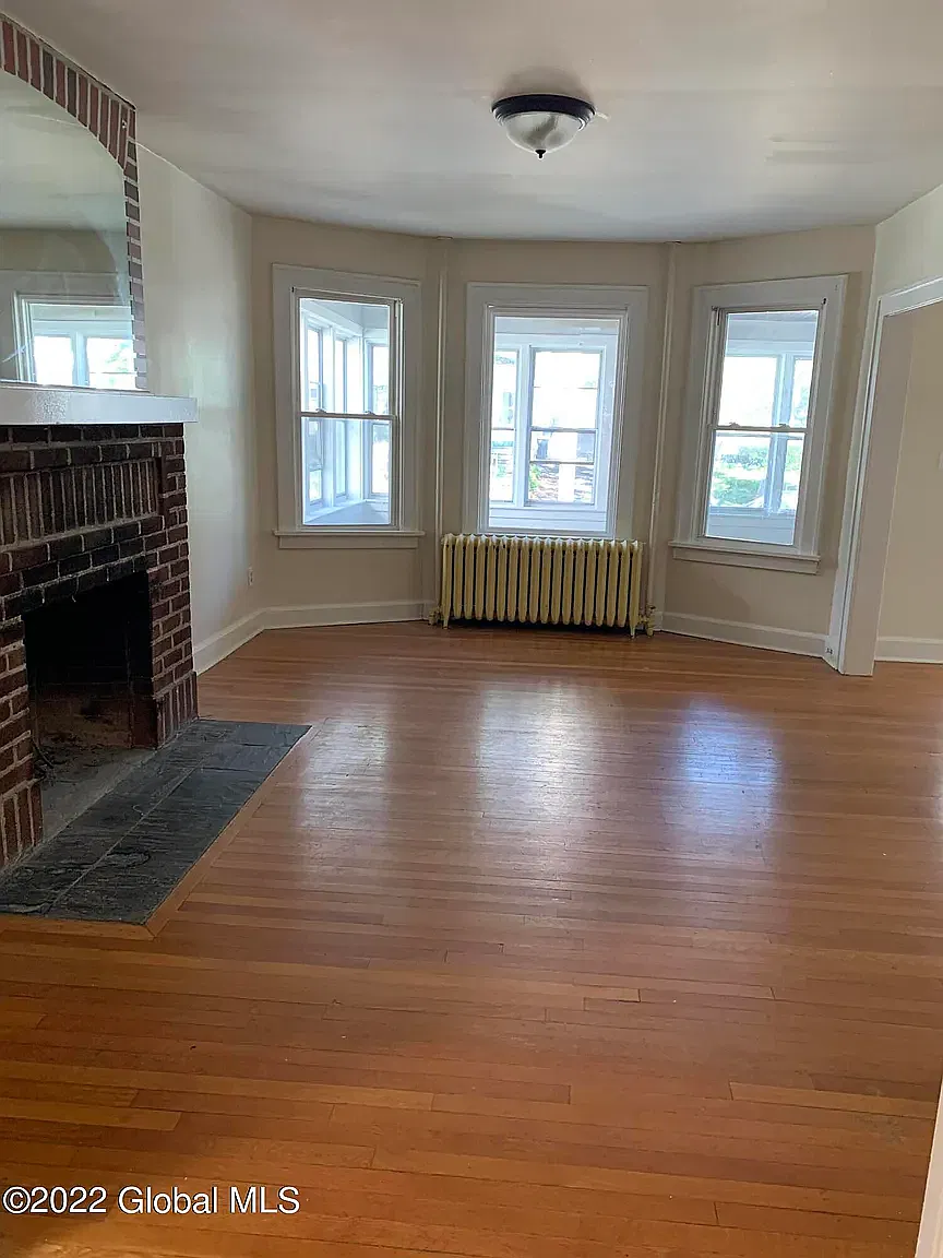 17 Homestead Ave — Photo 2