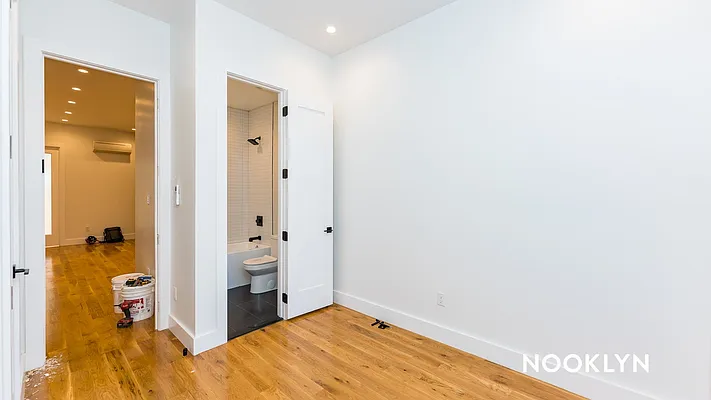 Rented by Nooklyn NYC LLC | media 40