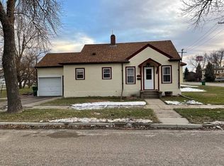 690 1st St S, Carrington, ND 58421