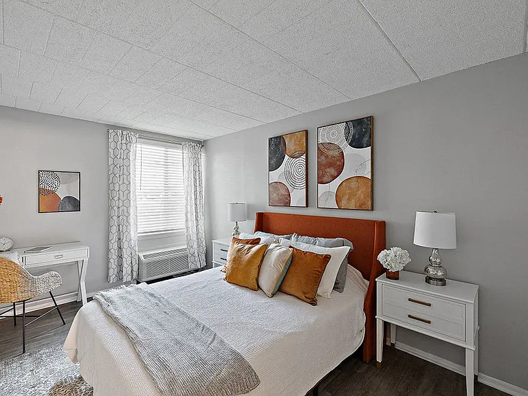 Southgate Apartments & Townhomes — Photo 17