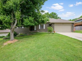 515 E McArthur Dr, Springfield, MO 65810