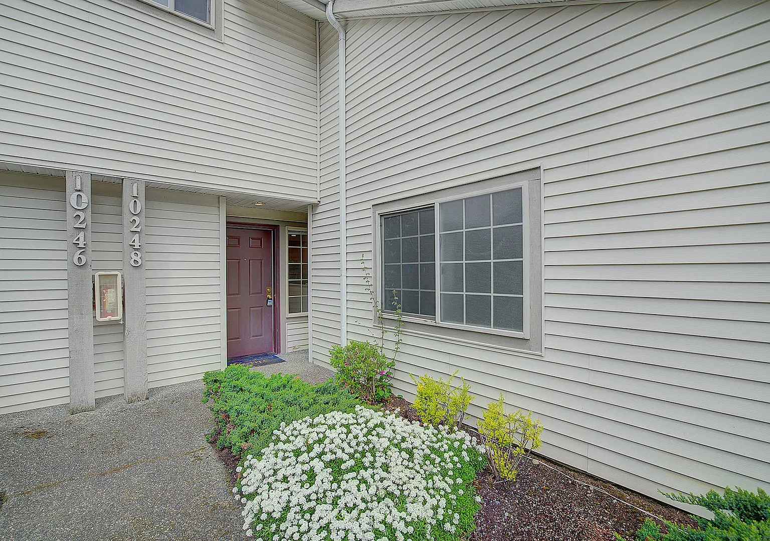 2bd/2.5ba Kirkland Townhome — Photo 2