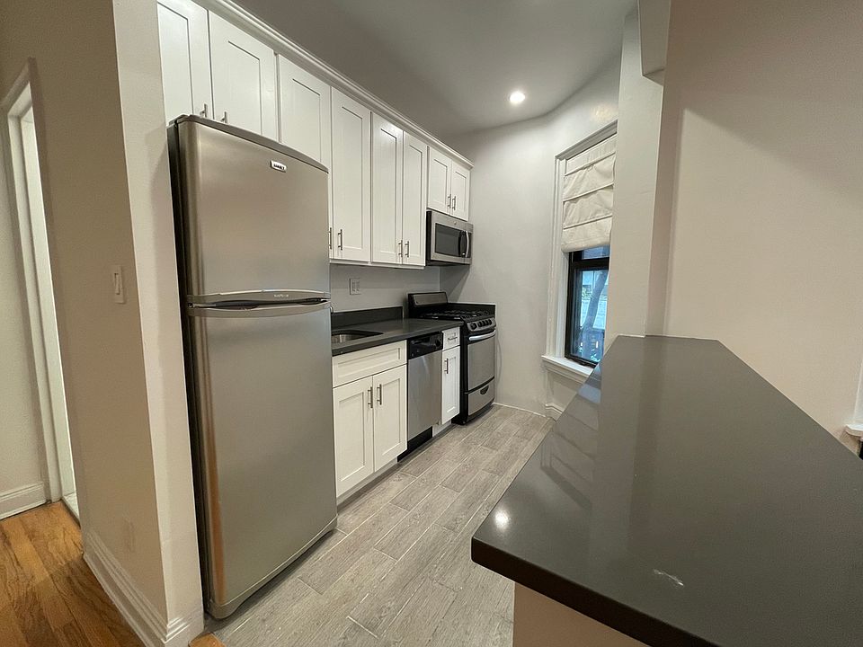 2nd image of 33 W 63rd St APT 3B1