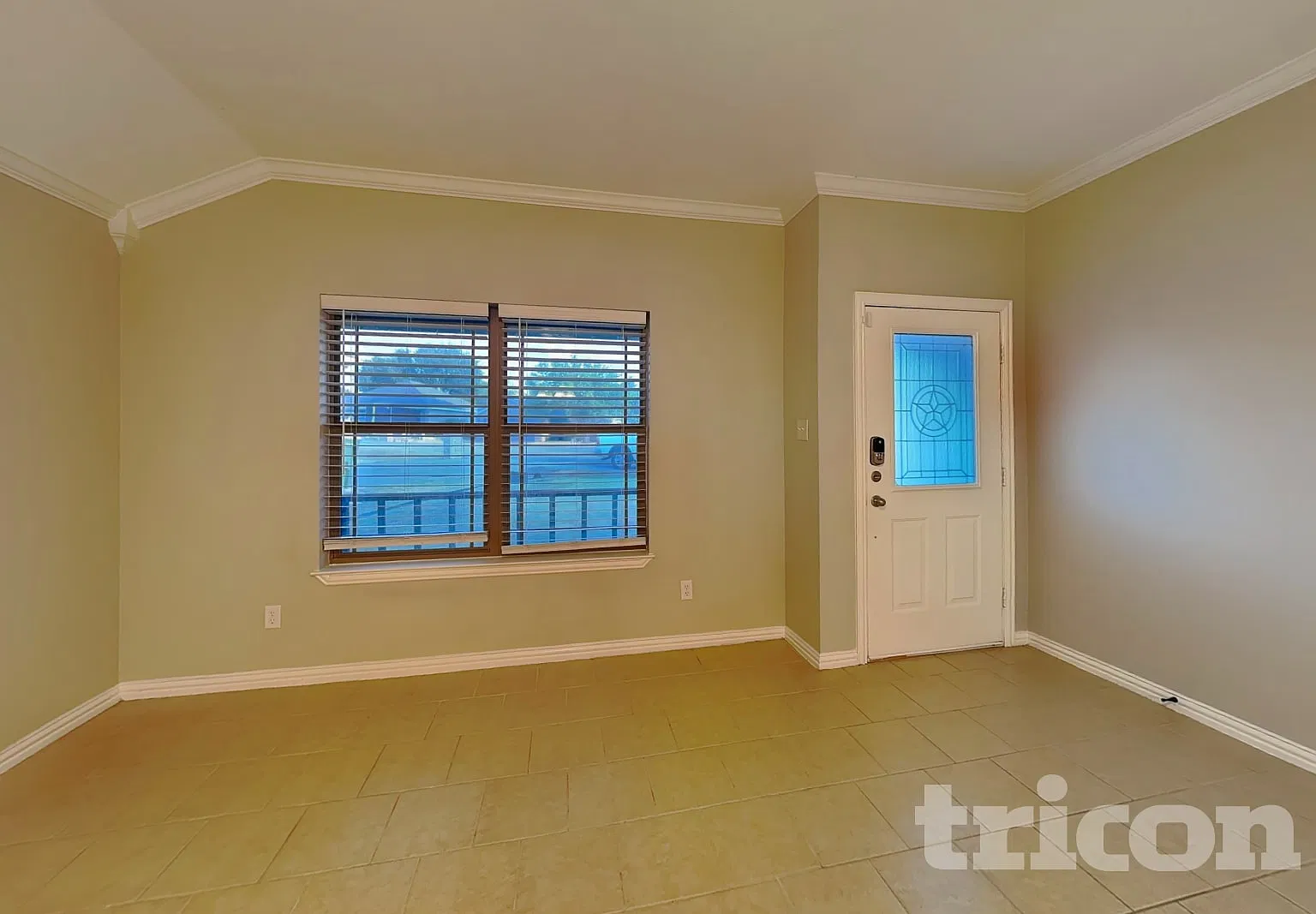 825 Rambling Court Granbury TX — Photo 2