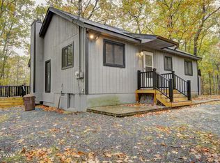 113 Acorn Ct, Lackawaxen, PA 18435