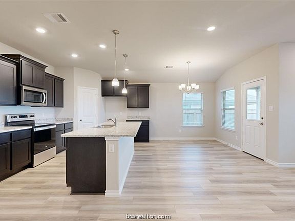 5th image of 2148 Chief St