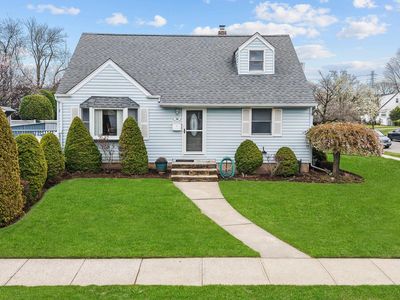 10 Meadow Drive, Albertson, NY, 11507