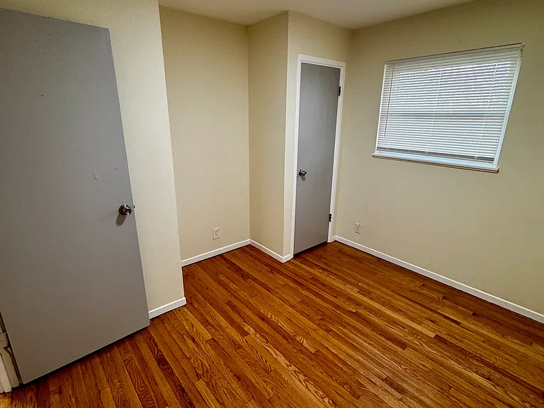 228 Dundee Cir — Photo 5