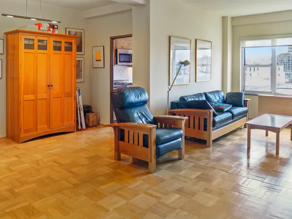33 Greenwich Avenue 10B image 3 of 12