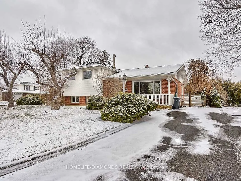 35 Edenborough Dr