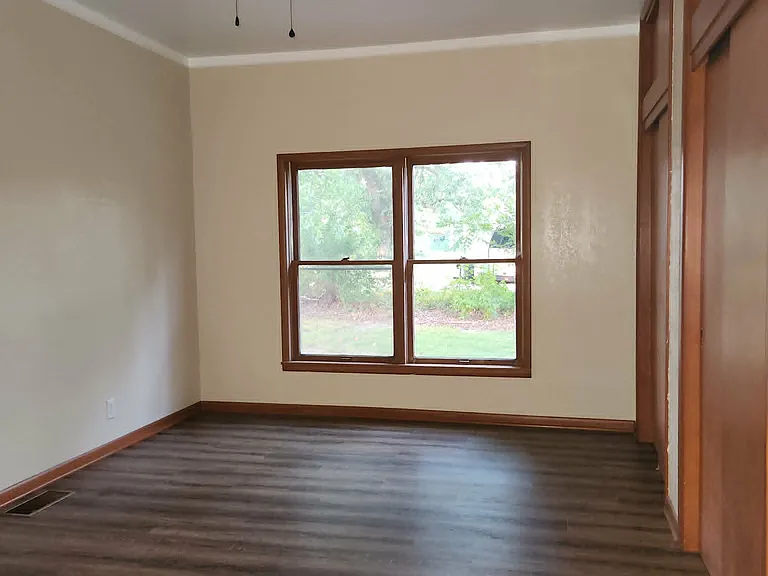 107 E Mockingbird Ln — Photo 30