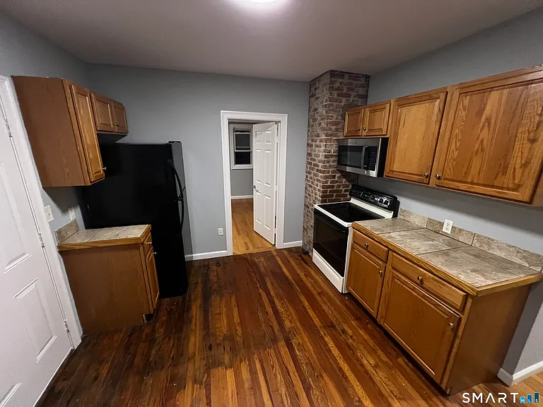 39 Lander St #2 — Photo 6