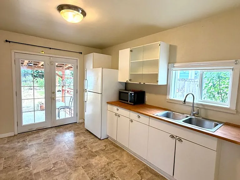 1043 S Oxford St — Photo 5