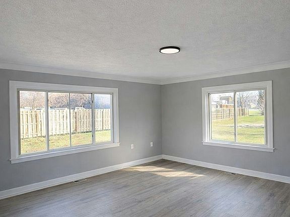 4th image of 5563 Silvertown Dr