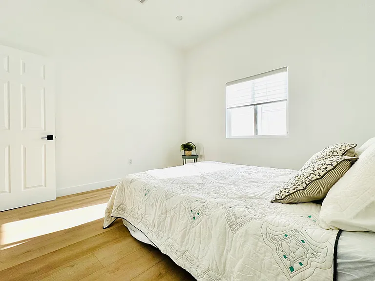 1025 3/4 Nolden St #3/4 — Photo 9
