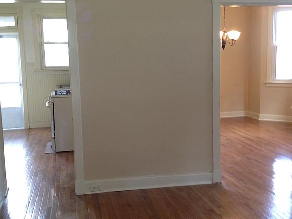 4th image of 222 Lavina Ave