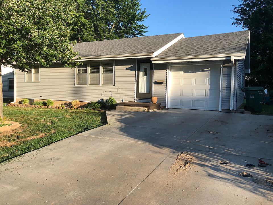 1st image of 404 NE 11th St