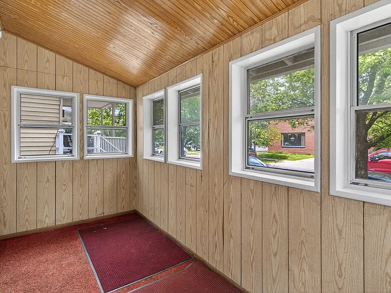 723 W Court St — Photo 7