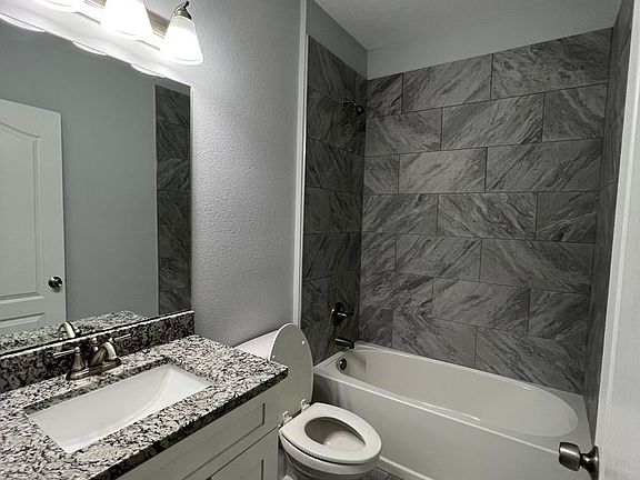 3rd image of 4652 Avenue