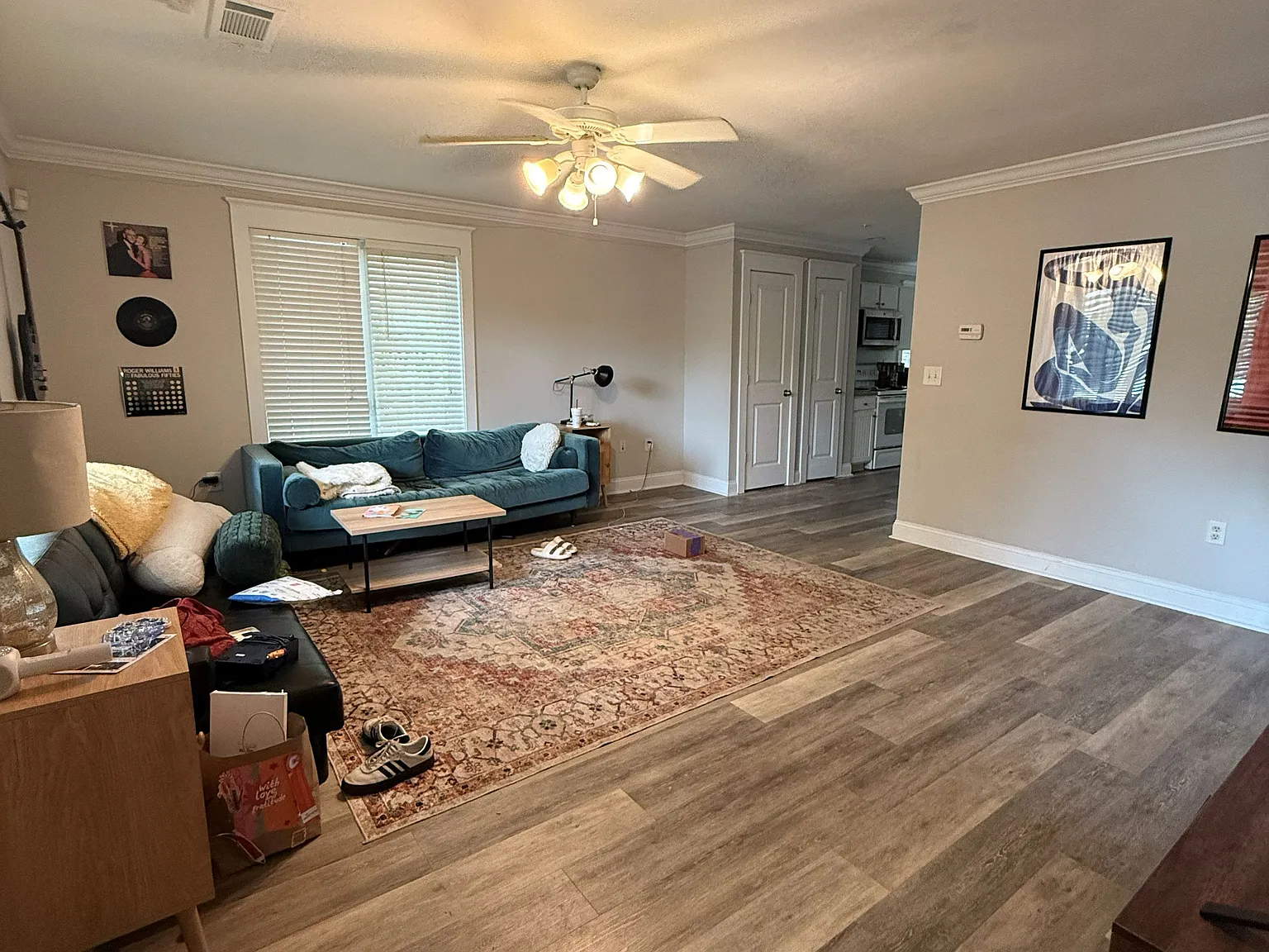 3 bed, 1406 sqft, $2,025 — Photo 2