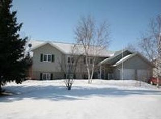 714 6th St NE, Perham, MN 56573