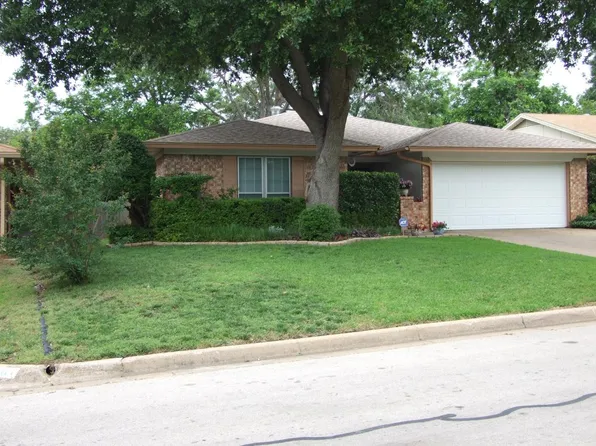 3705 Holly Springs Dr, Fort Worth, TX 76133