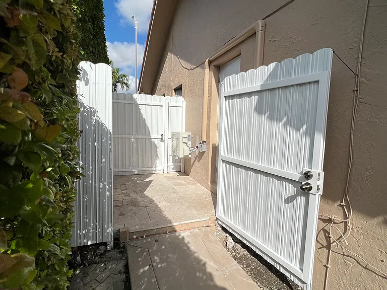 SW 56th Ter — Photo 2