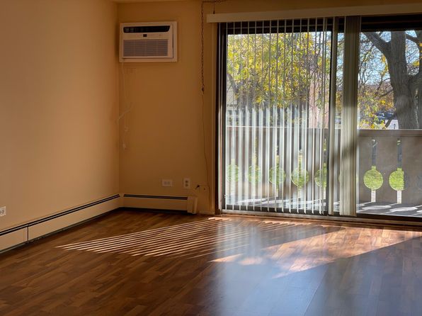 17 Parkside Ct APT 8