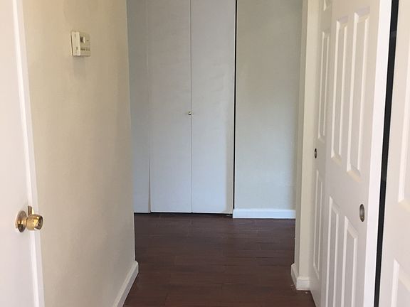 Hall to bedrooms